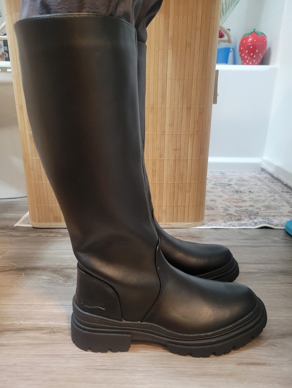Brand New Knee Leinght Boots Size 8